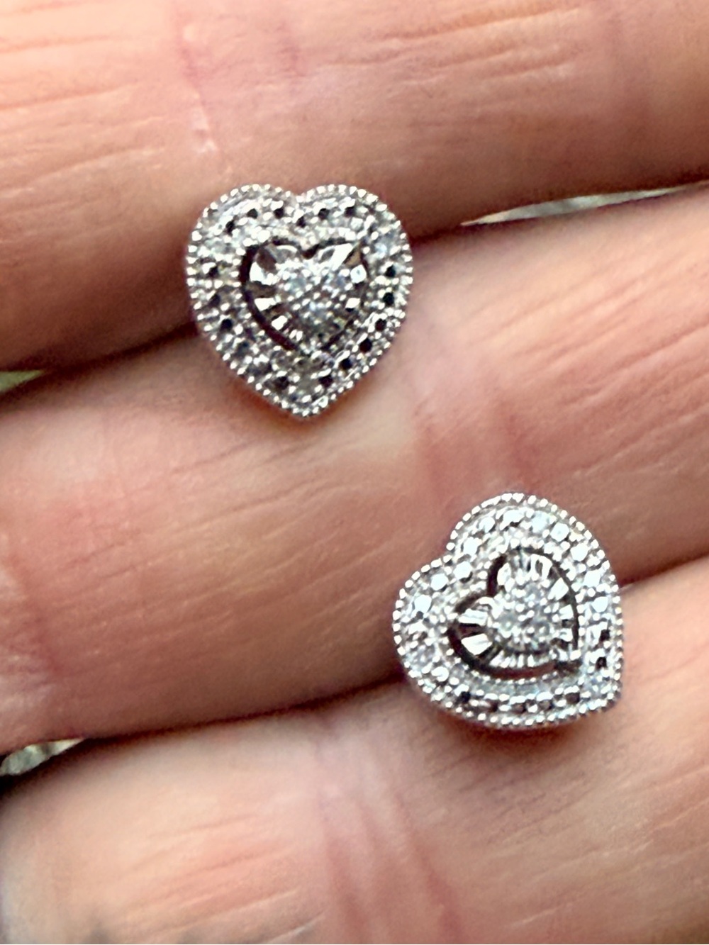 Vintage Heart Halo Stud Earrings in Silver with Pavé diamonds - Picture 6 of 15